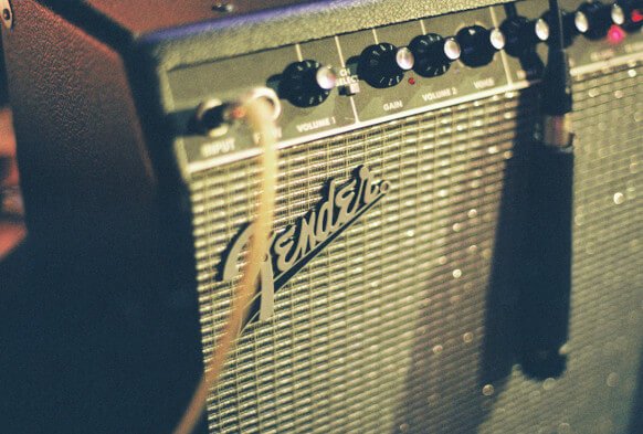 combo amp in use